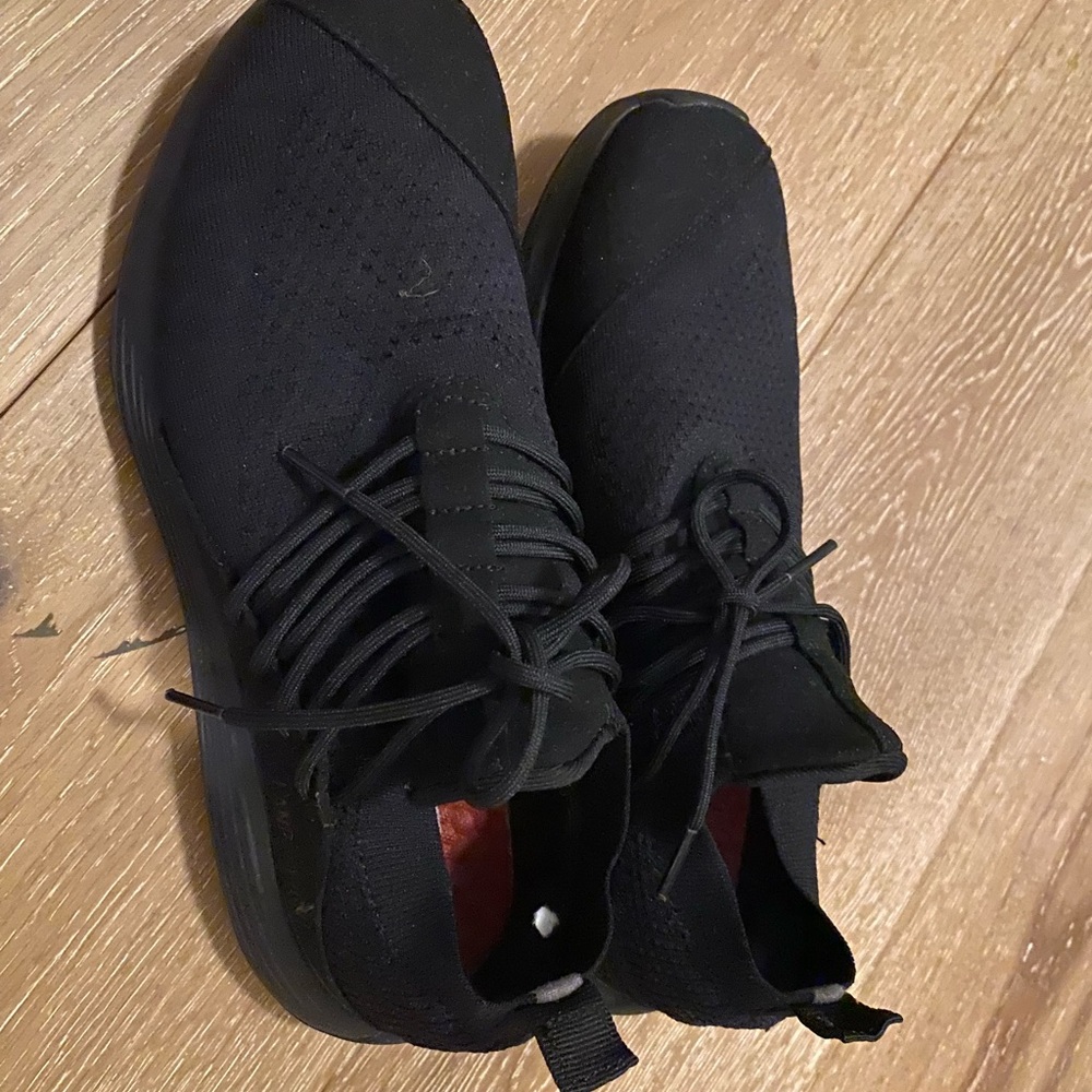 Lane eight like new sneakers size 9 women’s - Picture 4 of 4